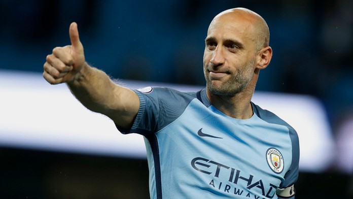 Pablo Zabaleta na archívnej snímke zo 16. mája 2017, kedy hral posledný zápas Premier League za Manchester City.