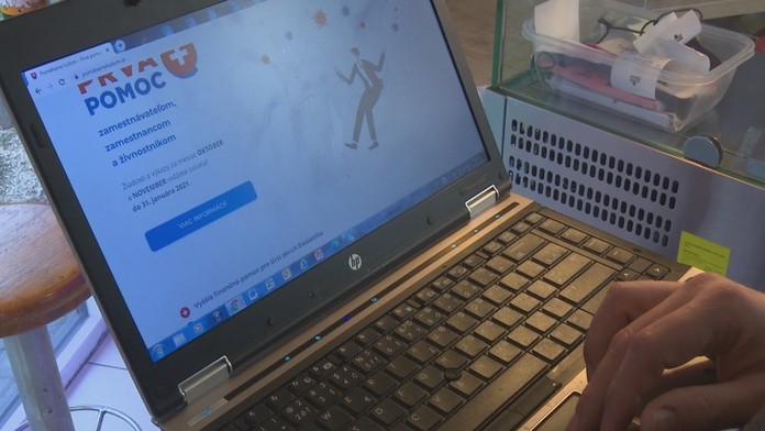 Najprv ich dostali, potom ich museli vrátiť. Stovky žiadateľov museli z prvej pomoci vrátiť peniaze