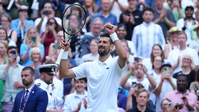 Wimbledon: Novak Djokovič dosiahol jubilejnú výhru proti krajanovi. Sinner nedal súperovi šancu na postup