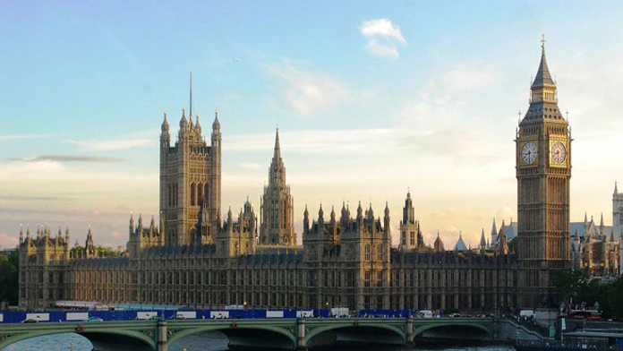 Britský parlament.