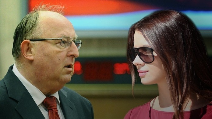 Koryto potoka prehľadávajú policajti.