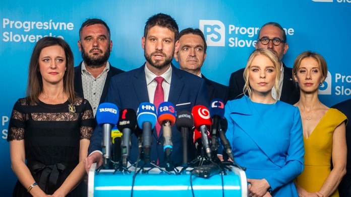 Na snímke členovia hnutia Progresívne Slovensko 