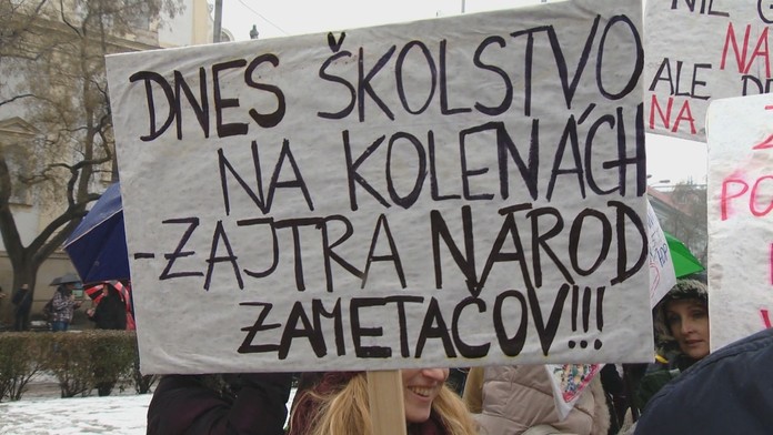 Učitelia hrozia štrajkom. Okrem zvýšenia platov žiadajú viac peňazí aj na hospodárenie