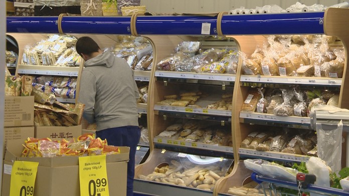 Ministerstvo sa dohodlo s obchodníkmi: Vybrané druhy základných potravín budú mať zmrazené marže