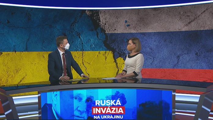 Premiér Eduard Heger v štúdiu TV Markíza počas Televíznych novín.