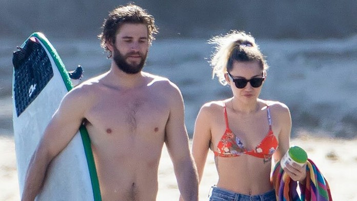Miley Cyrus s Liamom Hemsworthom na pláži v Malibu