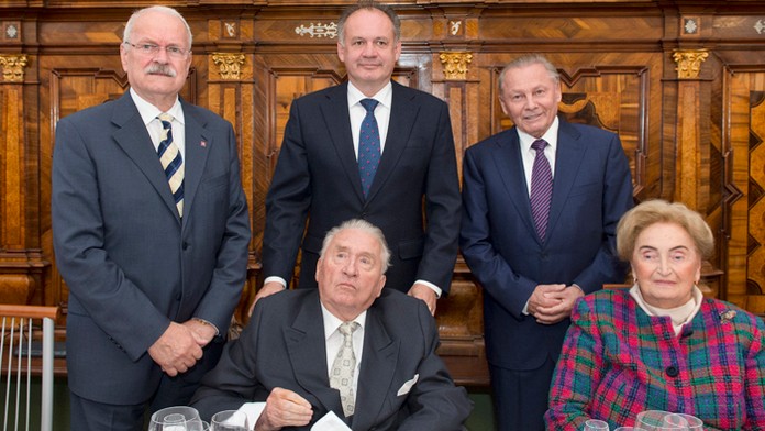 Prezidenti SR - Ivan Gašparovič, Andrej Kiska, Rudolf Schuster a Michal Kováč s manželkou Emíliou.