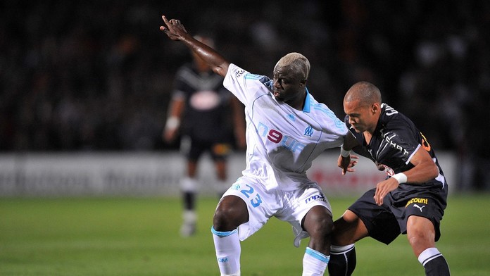 Vo veku iba 40 rokov náhle zomrel bývalý hráč Paríž Saint-Germain a reprezentant Kamerunu
