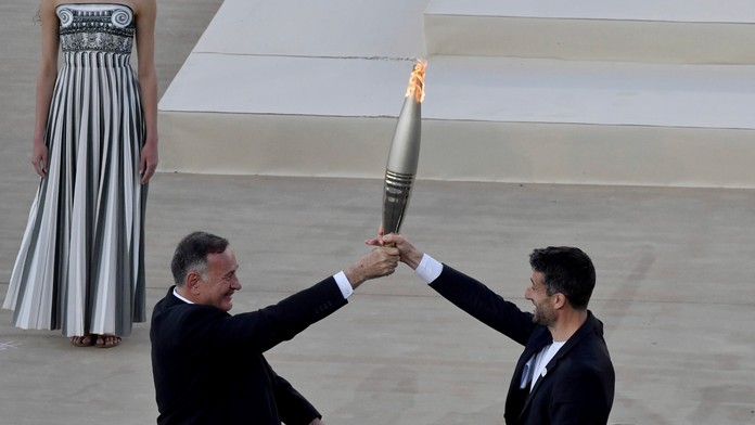 Grécko odovzdalo olympijskú pochodeň francúzskym organizátorom OH 2024