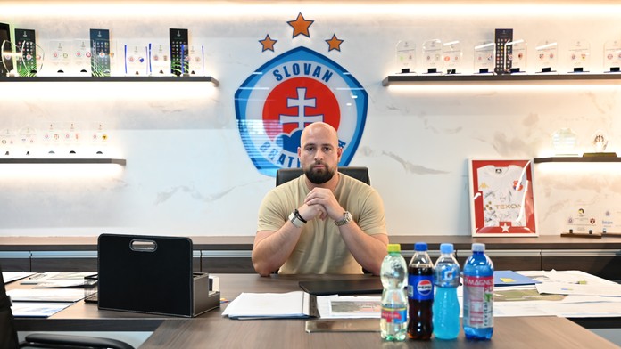Slovan zatiaľ zmeny neplánuje. Ivan Kmotrík ml. sa vyjadril k údajným rokovaniam o predaji klubu