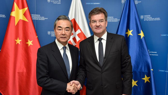 Sme proti všetkým krokom, ktoré prilievajú olej do ohňa na Ukrajine, uviedla Čína počas rokovania s USA