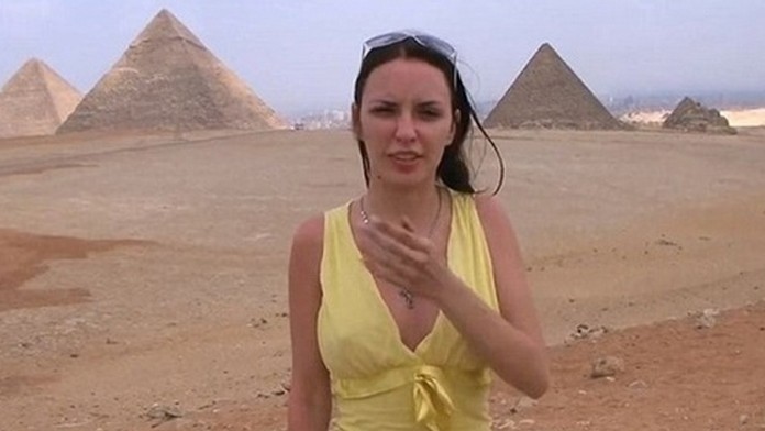 Porno herečka sa sťažuje, že nechápe, čo je zaujímavé na egyptských pyramídach.