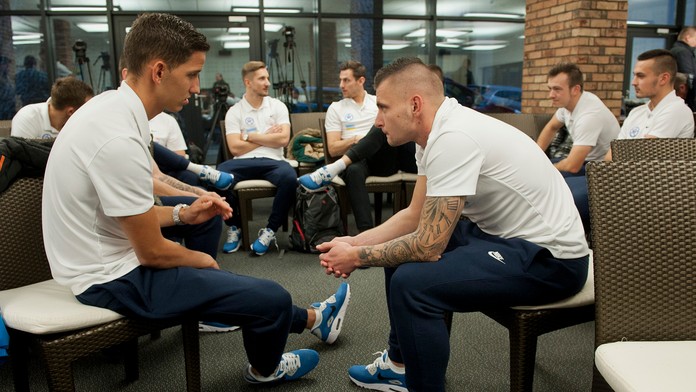 Na snímke slovenskí futbaloví reprezentanti vľavo Jakub Paur a vpravo Matúš Čonka 