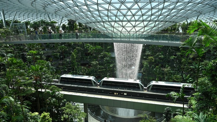 Jedno letisko milujú cestovatelia z celého sveta najviac. Zle neobstálo ani viedenské