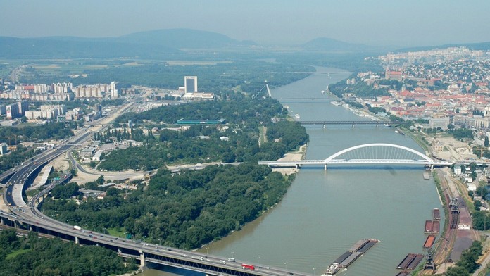 Prístavný most v Bratislave.