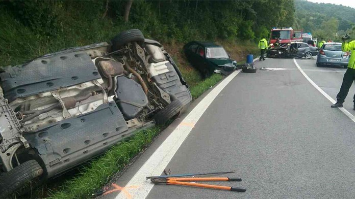 Nehoda v obci Hniezdne.