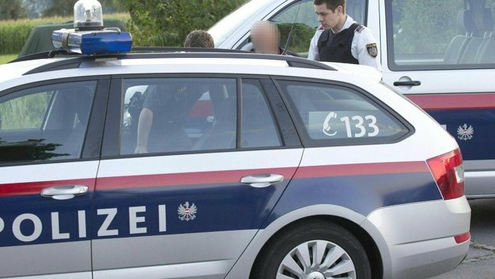 Polícia útočníka okamžite zatkla.