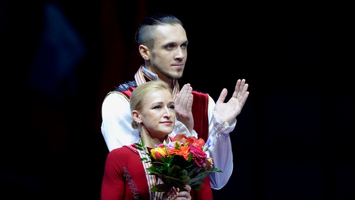 Víťazi voľných jázd športových dvojíc Rusi Tatiana Volosožarová a Maxim Traňkov na ME.