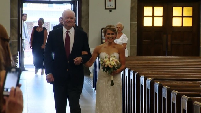 Takto ju viedol k oltáru.