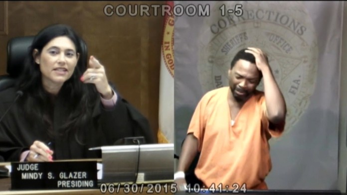 Sudkyňa spoznala na lavici obžalovaných bývalého spolužiaka