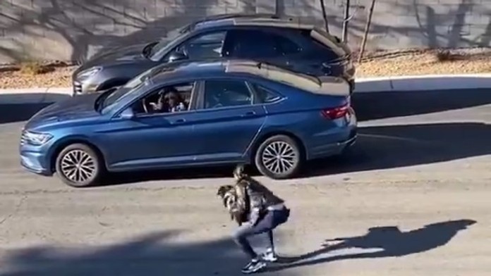 Trampoty s parkovaním.