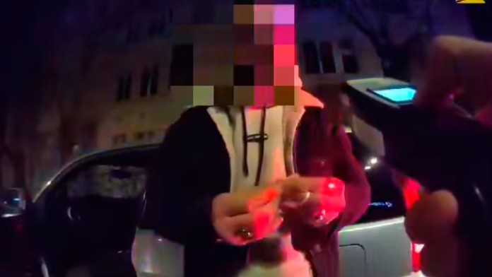 VIDEO: Po Bratislave jazdil nadrogovaný muž so zadržaným vodičákom na ukradnutom aute