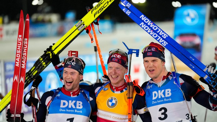 Nóri ovládli stíhacie preteky na MS v biatlone. Z triumfu sa tešil najväčší favorit