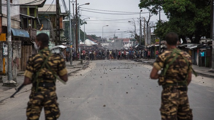 Rozzúrený dav 500 dedinčanov sa odplaty nedočkal. Útok na policajnú stanicu sa skončil masakrom