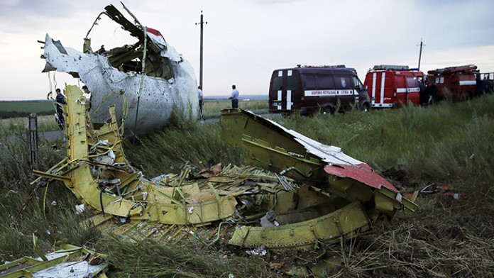 Trosky havarovaného Boeingu 777 na rusko-ukrajinskej hranici.