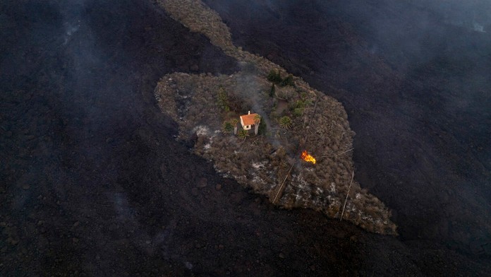 Láva na ostrove La Palma nezničila rodinný dom