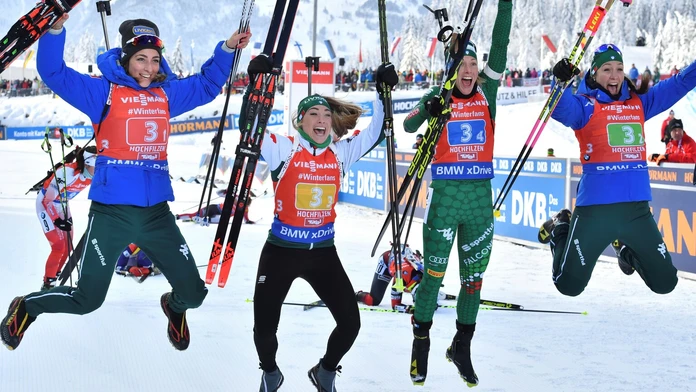 Víťazná štafeta Talianska po pretekoch v Hochfilzene.