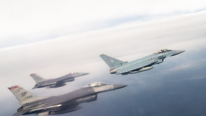 Britské a nemecké stíhačky vzlietli k ruskému lietadlu. To neodpovedalo na výzvy centra riadenia prevádzky