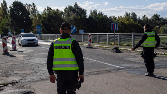 Česko predlžuje dočasné kontroly na hranici so SR