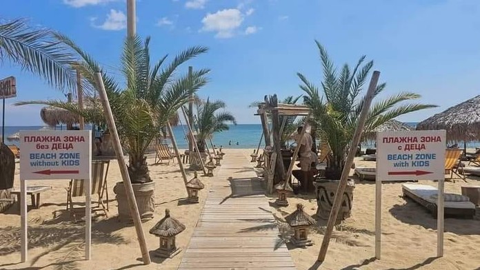 Pláž pri Čiernom mori rozdelili na dve zóny. Niektorí to schvaľujú, iní hovoria o diskriminácii