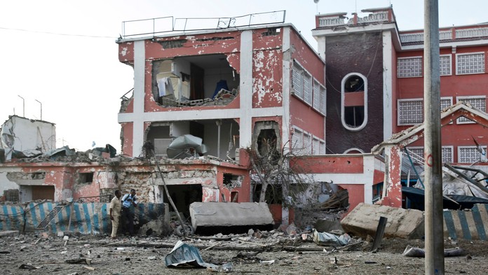 Islamisti totálne zničili hotel v somálskom Mogadiše.