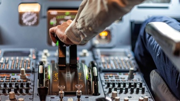 Prípad ako z hollywoodskeho filmu. Muž sa roky tváril ako pilot a lietal zadarmo