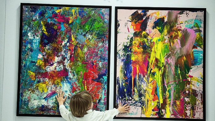 O jeho diela je veľký záujem. Dvojročný chlapec s prezývkou malý Picasso zaujal svetové galérie