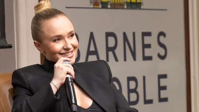 Záhada smrti Hayden Panettierovej je vyriešená. V tele jej našli smrtiaci kokteil liekov