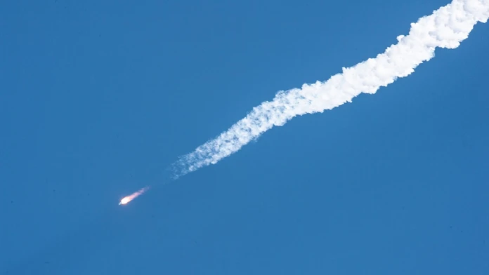 K Zemi sa nekontrolovateľne rúti čínska raketa. Vedci zatiaľ nevedia, kde presne dopadne