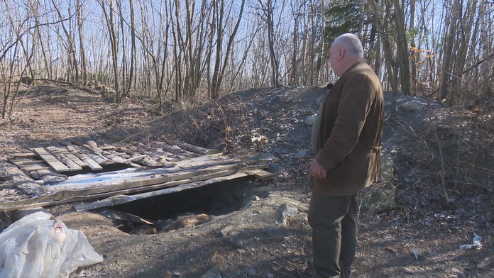 Prechádzku v lese narúšal výrazný pach. Pri Podrečanoch si niekto v lese vybudoval provizórnu kafilériu