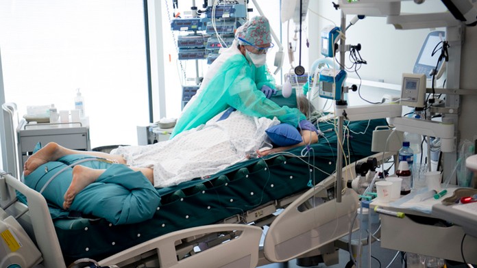 Premiér Igor Matovič, minister obrany Jaroslav Naď, hlavný hygienik Ján Mikas a europoslanec Peter Pollák.