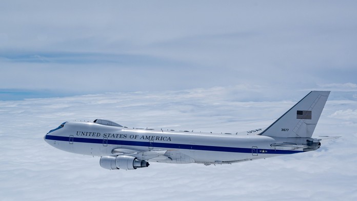 Dôvod na obavy? Trumpa sprevádzalo do Európy tajomné „lietadlo súdneho dňa“. Objavilo sa aj u našich susedov