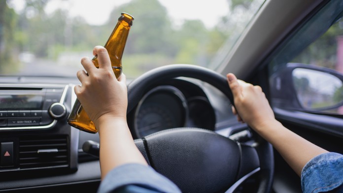 Vedci prišli s nápadom, ako zistiť množstvo alkoholu v krvi. Údajne môže mať všestranné využitie