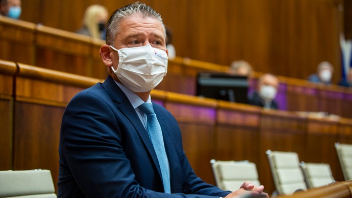 Minister vnútra Roman Mikulec.