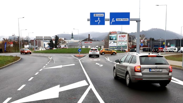 VIDEO+FOTO: Vodičov máta nový druh križovatky. Začínajú pribúdať aj na Slovensku
