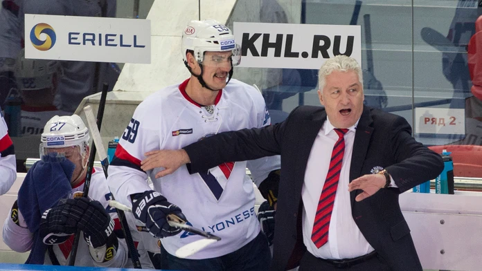 Tréner tímu Miloš Říha, Andrej Šťastný a Ladislav Nagy. 