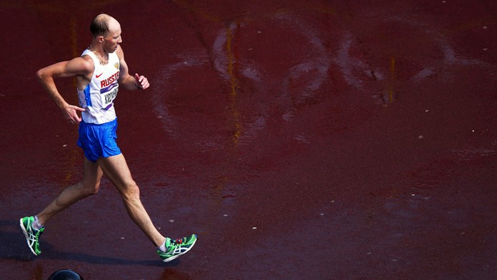 Na snímke z 11. augusta 2012 Rus Sergej Kirdjapkin v chôdzi na 50 km v Londýne. 