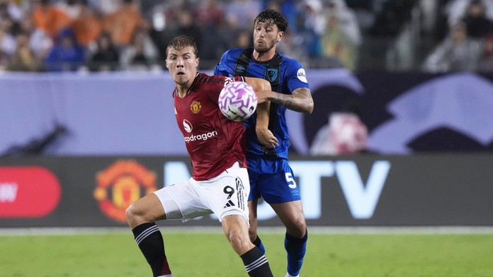 Z Premier League má Hojlund namierené opäť do Talianska.  Po príchode Šeška už v United nie je miesto