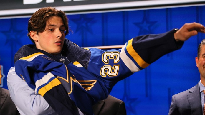 Dvorský sa v juniorskej OHL blysol hetrikom a asistenciou. Bodoval aj Mešár