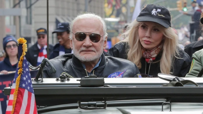 FOTO: Buzz Aldrin, druhý muž na Mesiaci, sa v deň 93. narodenín štvrtýkrát oženil